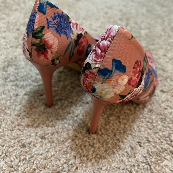 Gianni Bini Jilley Floral Heels - Picture 3 of 6